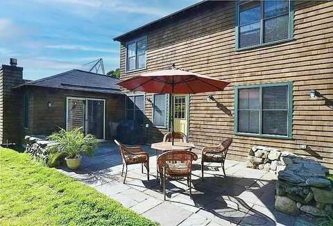 61 Howland Avenue, Jamestown, RI 02835