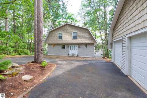 10546 N Twin Lake Road, NE, Mancelona, MI 49659