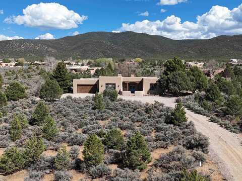 1421 Phillips St, Taos, NM 87571