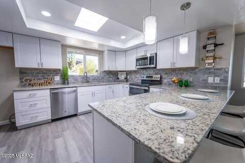 8957 E 35th Circle, Tucson, AZ 85710