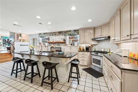 3212 Pennington Lane, Winston Salem, NC 27106