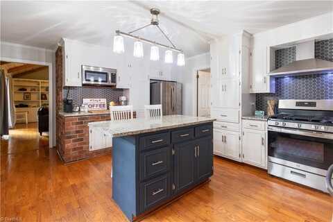 911 Wimbledon Place, High Point, NC 27262