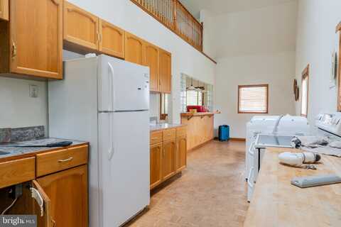 802 CREEK ROAD, ESSEX, MD 21221