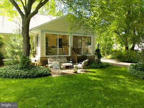 134 W BROAD STREET, HOPEWELL, NJ 08525
