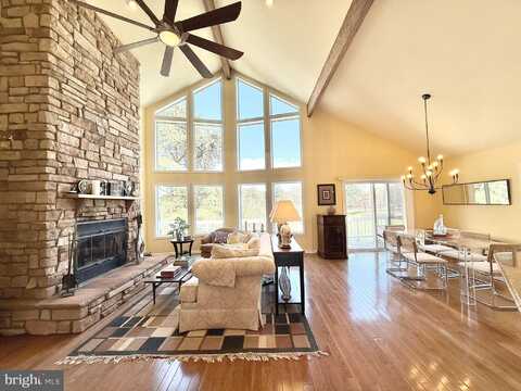 477 WAMPUM LANE, HEDGESVILLE, WV 25427