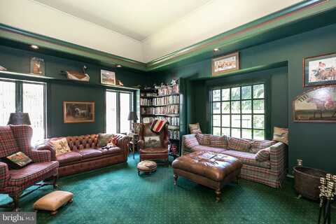 1543 EMBREEVILLE ROAD, UNIONVILLE, PA 19320