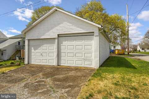 135 E MARKET STREET, BERRYSBURG, PA 17005