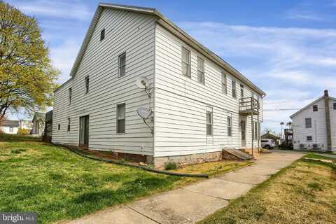 135 E MARKET STREET, BERRYSBURG, PA 17005