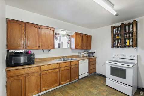 14 E MAIN, Goshen, UT 84633