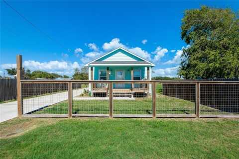 120 E Cornwall Street, Rockport, TX 78382