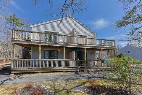 35 Ashumet Road, Mashpee, MA 02649