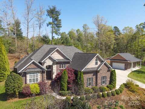 5016 Woodwinds Drive NE, Hickory, NC 28601