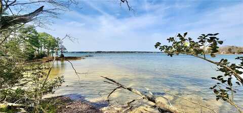 Amber Rd, Weems, VA 22576