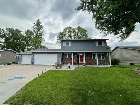 820 Summer Meadows Court, Perry, IA 50220