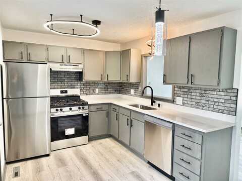 5403 SW 9th Street, Des Moines, IA 50315