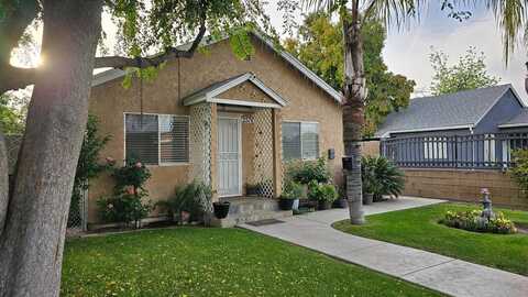 2576 Cedar Avenue S, Fresno, CA 93725