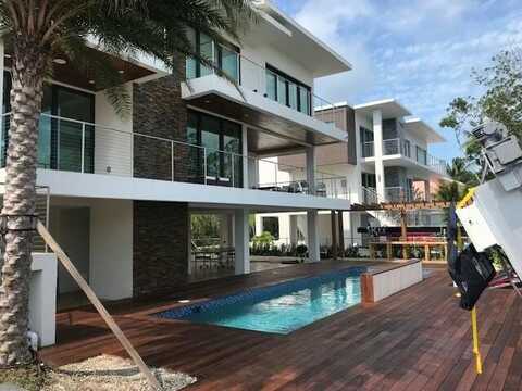 44 S Blackwater Lane, Key Largo, FL 33037