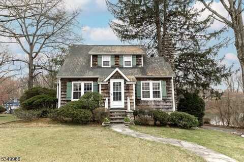 21 Lakeside Dr, Whippany, NJ 07005