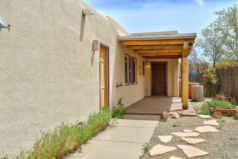 705 LAKEVIEW Circle SE, Rio Rancho, NM 87124