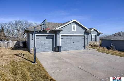 615 S 16 Street, Fort Calhoun, NE 68023