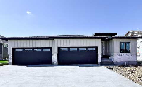 7626 Isidore Drive, Lincoln, NE 68516