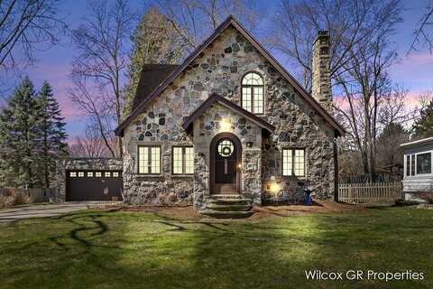 415 Charlotte Avenue NW, Grand Rapids, MI 49504