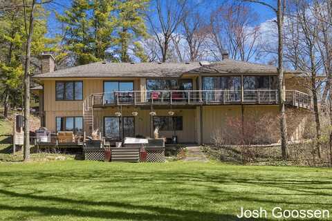 1901 Forest Shores Drive SE, Grand Rapids, MI 49546