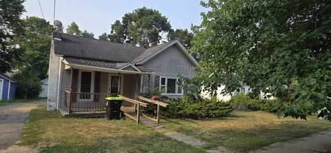207 E Coffren Avenue, Greenville, MI 48838
