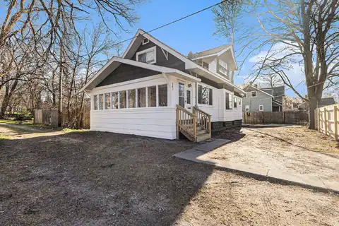 247 Washington Avenue, Muskegon, MI 49441