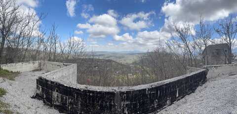 833 S Piney Butt Loop, Gatlinburg, TN 37738