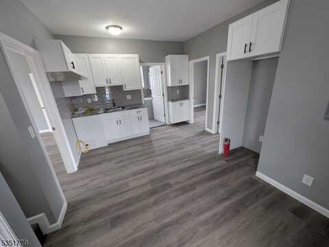 413 River Dr, Garfield, NJ 07026