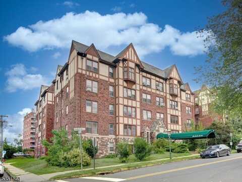 55 Randolph Pl, Orange, NJ 07079