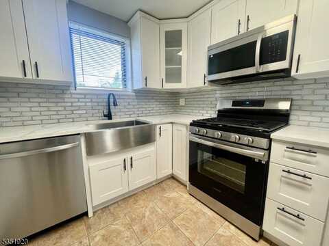 100 Lakeview Ave, Clifton, NJ 07011