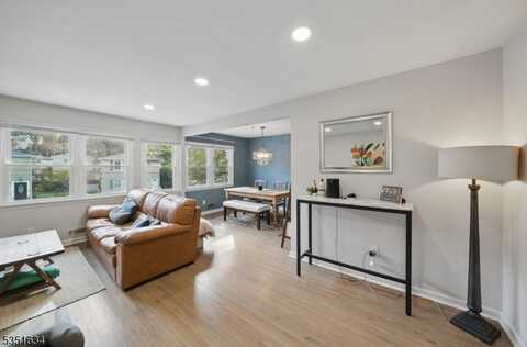24 Cooper Dr, Boonton, NJ 07005