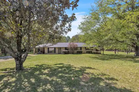 399 Lone Oak Cir, West Point, MS 39773