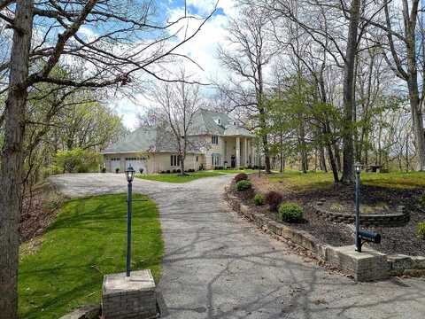 83 Lakeview Drive, Nitro, WV 25143