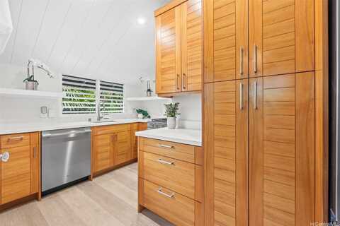 1259 Center Street, Honolulu, HI 96816