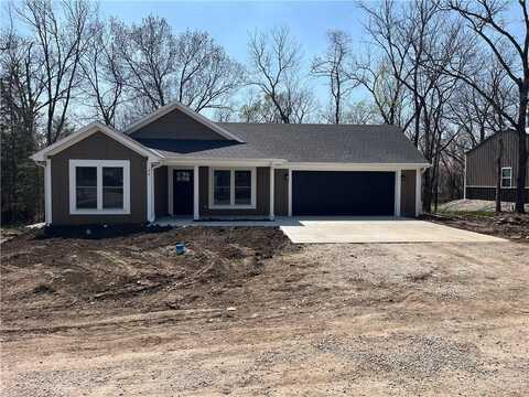 26 Live Oaks Drive, Linn Valley, KS 66040