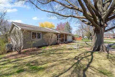 1 Crestwood Cir, IowaCity, IA 52245