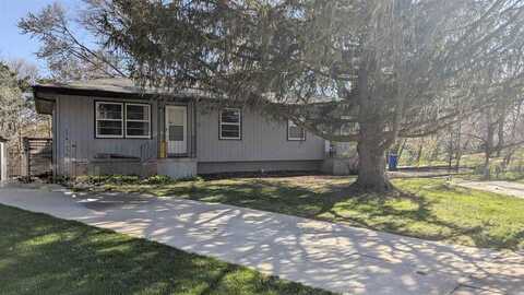 425/427 Heritage Pl, NorthLiberty, IA 52317