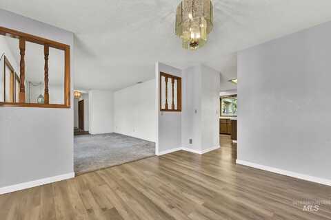 204 Hilldrop St, Caldwell, ID 83605