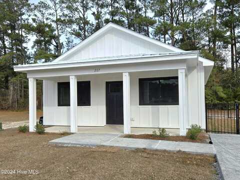 206 Long Pond Loop, Swansboro, NC 28584
