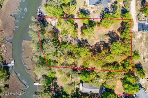 106 Hollihaven Drive, Hubert, NC 28539