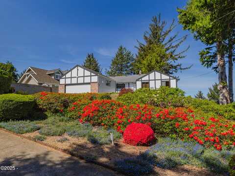 1080 SW Norwood Drive, Waldport, OR 97394
