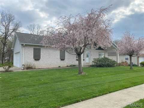 8 Creekside Drive, Trenton, IL 62293