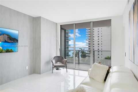 1300 Brickell Bay Dr, Miami, FL 33131
