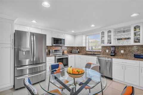 281 S Hollybrook Dr, Pembroke Pines, FL 33025