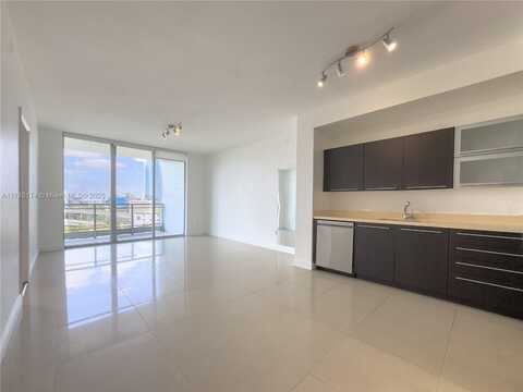 90 SW 3rd St, Miami, FL 33130