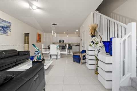 8292 NW 43 Street, Doral, FL 33166