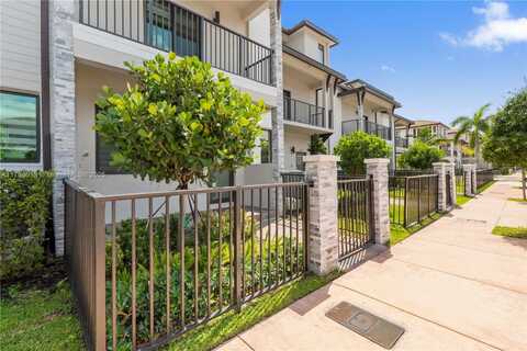 8292 NW 43 Street, Doral, FL 33166